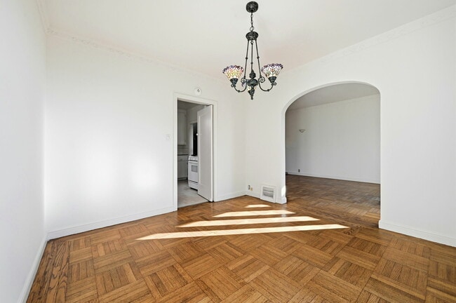 Building Photo - 685 47th Ave