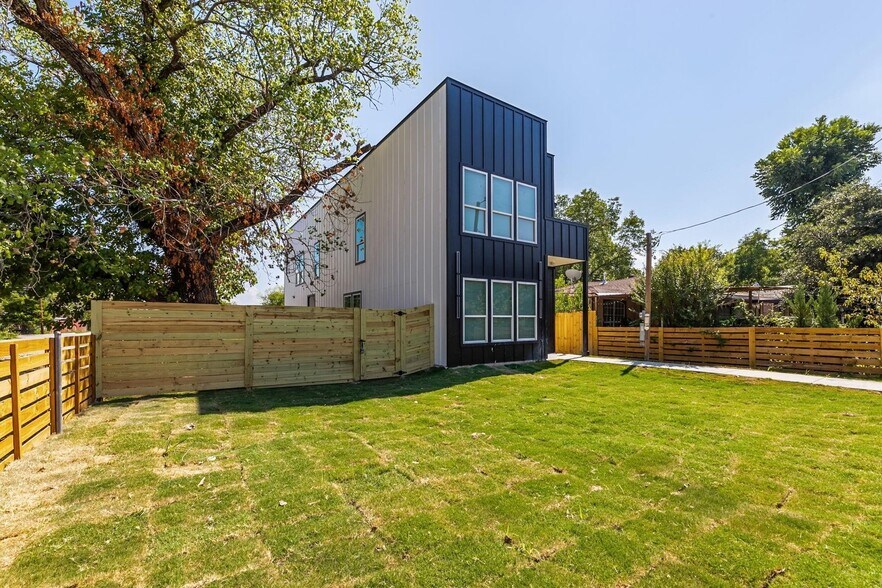 Building Photo - 770 Elwayne Ave