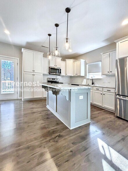 Building Photo - 2031 Darby View Ln