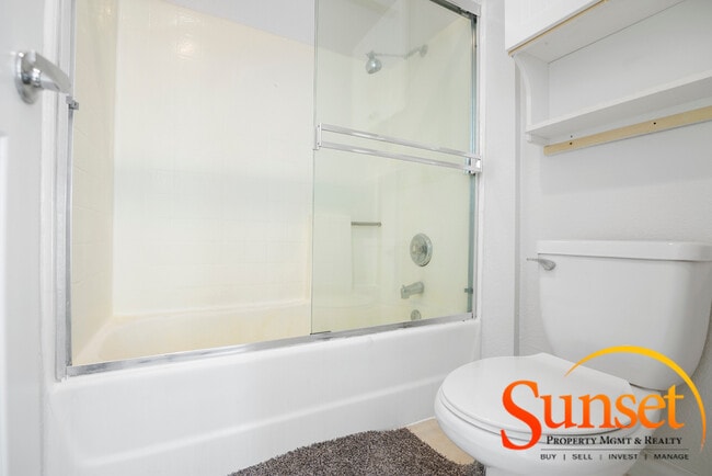 Building Photo - 3975 Hortensia St