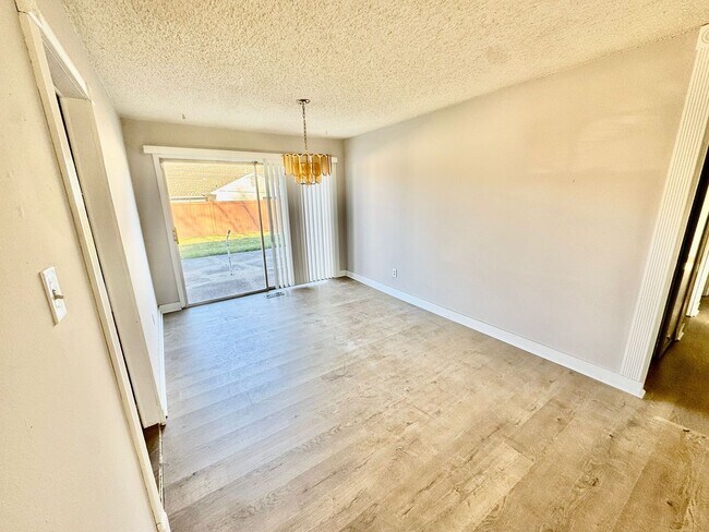 Building Photo - 77 Executive Ln