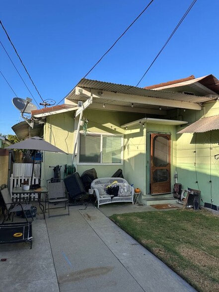 Building Photo - 9615 Walnut St