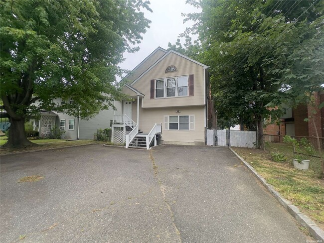 Building Photo - 26 Adams St