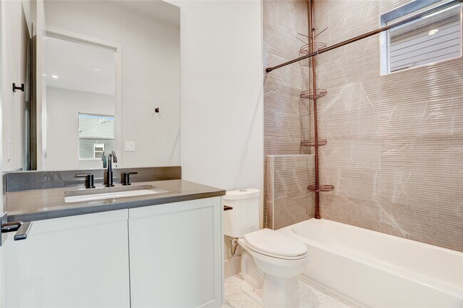 Building Photo - 1116 Peden St