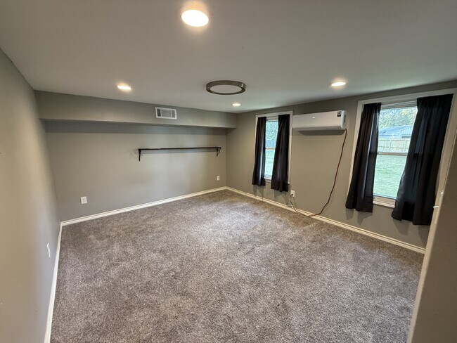 Building Photo - 6899 Jefferson Blvd