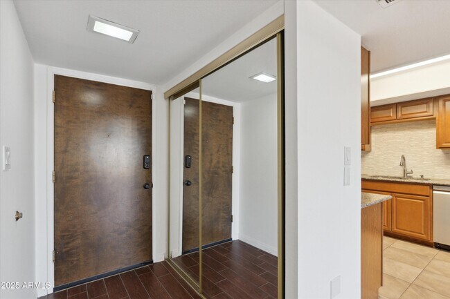 Primary Photo - 7940 E Camelback Rd