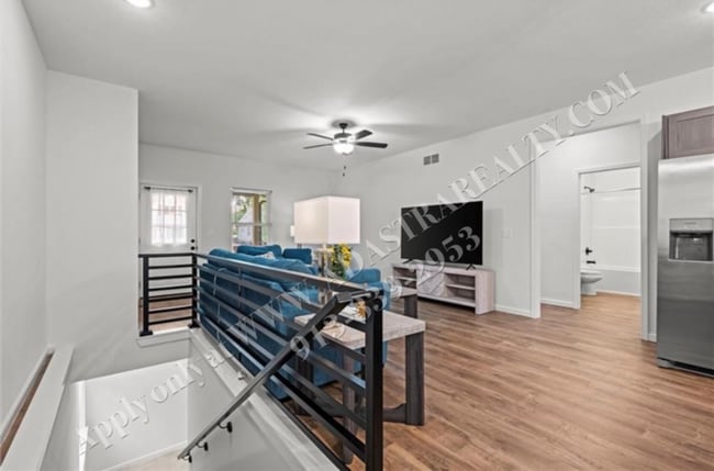 Building Photo - Like New Furnished Home in Lawrence Short Term Lease-Coming SOON!!