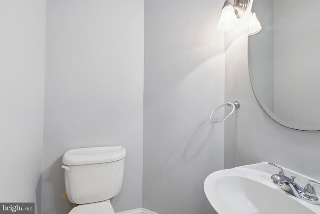 Building Photo - 6323 Barcroft Mews Dr
