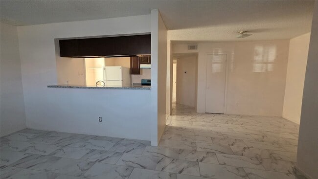 Building Photo - 1327 Brenda Ln