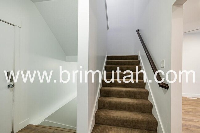 Building Photo - 9196 S Holiday Bowl Ct