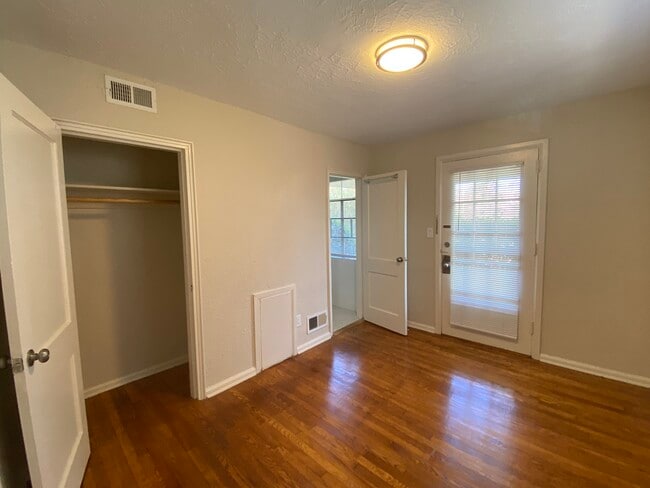 Building Photo - Lee Terrace Apartments