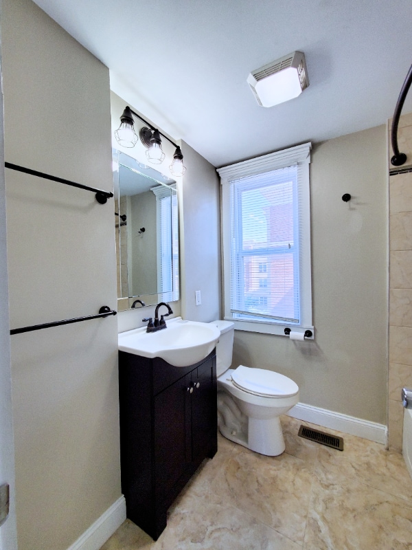 Building Photo - 90 E 8th Ave