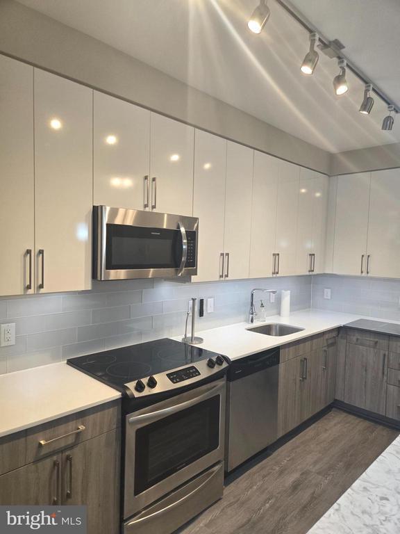 Building Photo - 145 Riverhaven Dr