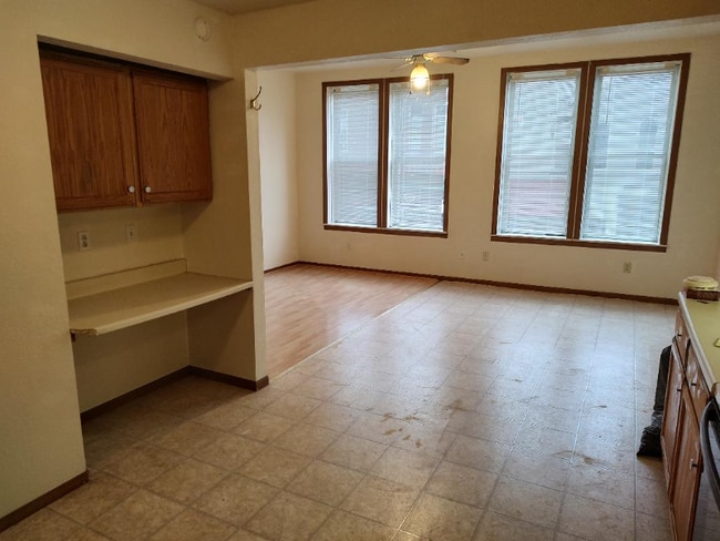 Building Photo - 109 S Lane St