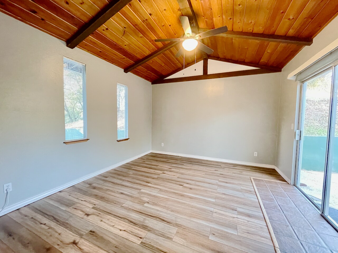 Building Photo - 9733 Hidden Ln