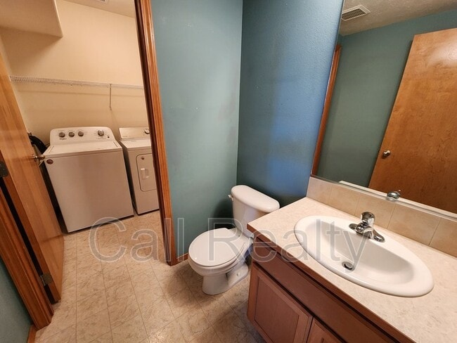 Building Photo - 916 Rees Ln