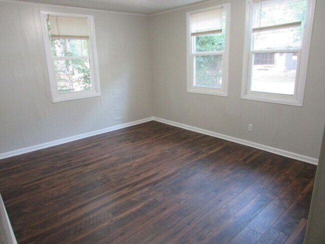 Building Photo - Charming 3 Bedroom Home on a Quiet Cul-de-Sac