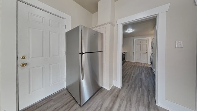 Building Photo - 718 S Yakima Ave