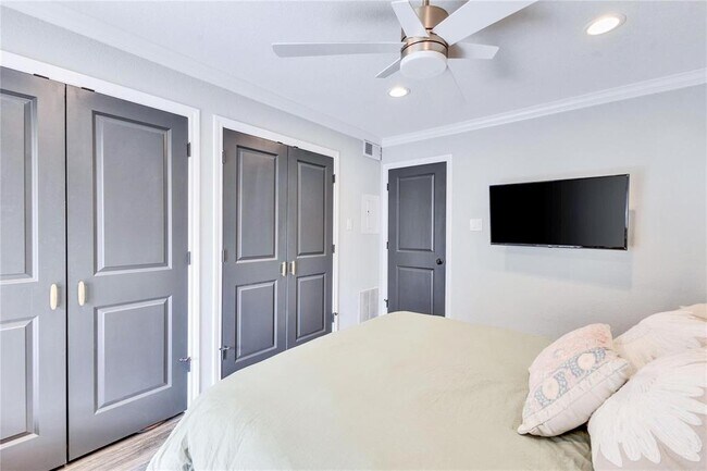 Building Photo - 2450 Wickersham Ln