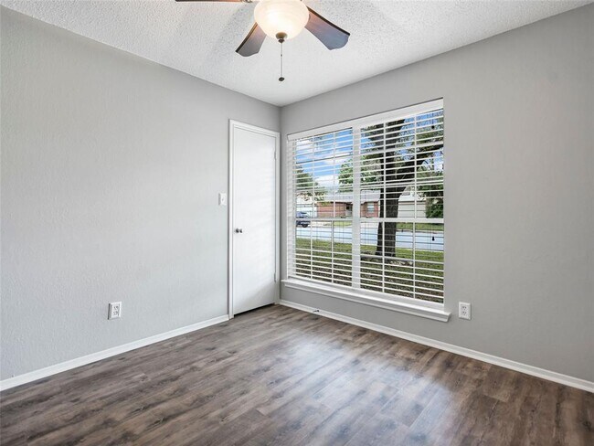 Building Photo - 1411 Hollow Tree Blvd