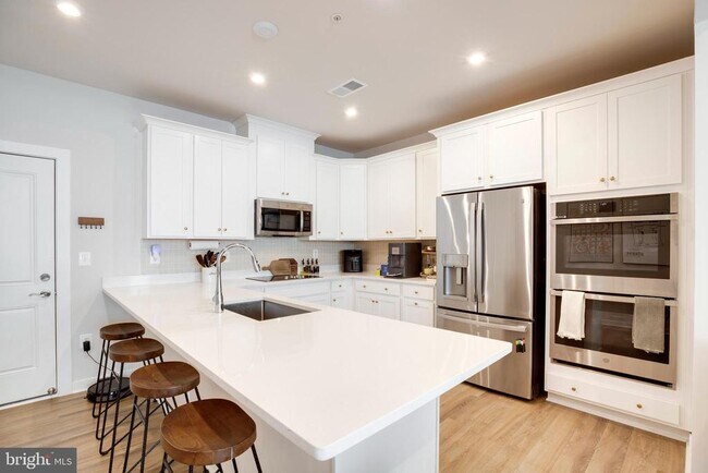 Building Photo - 4614 Olivine Dr