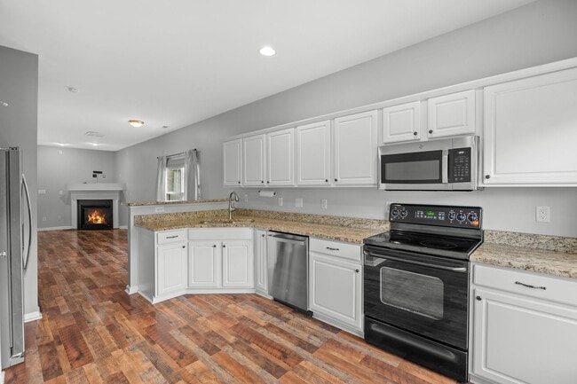 Building Photo - End-unit 2 Bedroom Townhome