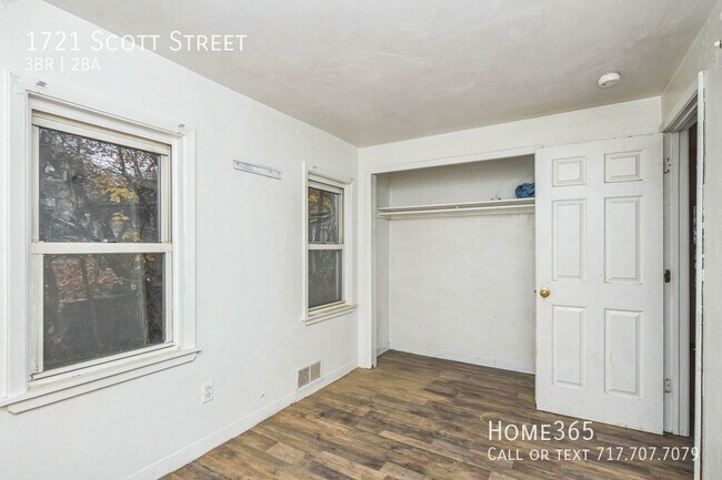 Building Photo - 1721 Scott St