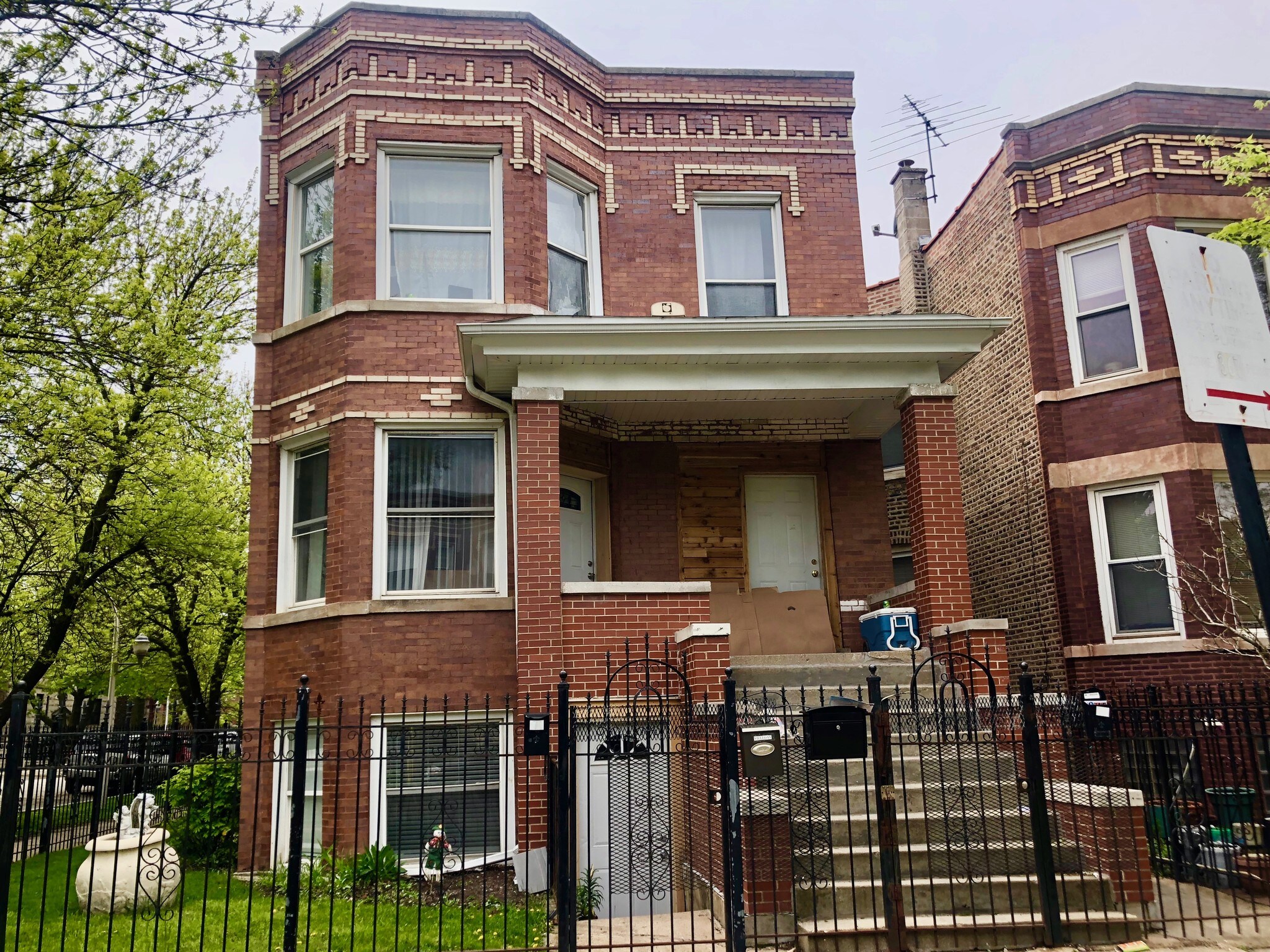 Building Photo - 3902 W Belden Ave