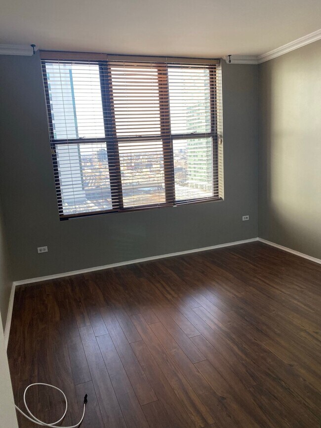 Building Photo - 330 N Jefferson St