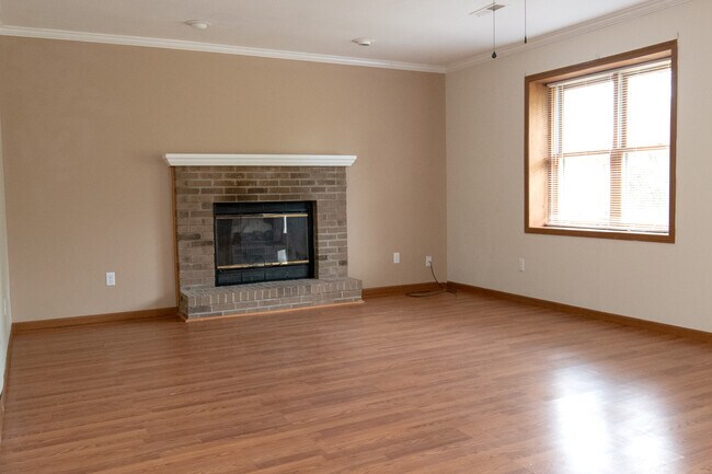 Building Photo - 123 Pierre Pl