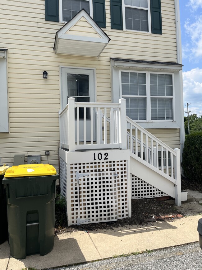Building Photo - 102 Gateway Dr