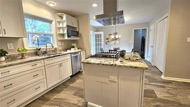 Building Photo - 2343 Hunting Valley Dr