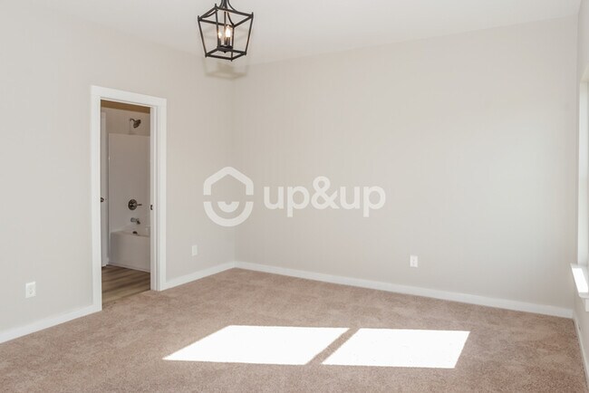 Building Photo - Fantastic 3bd/2ba home! Let yourself in!
