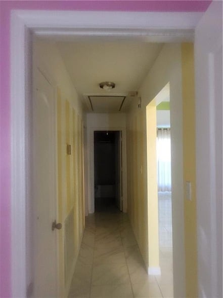 Building Photo - 827 Charlie Dr