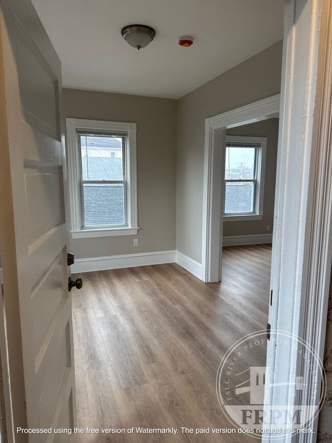 Building Photo - 33 16th St