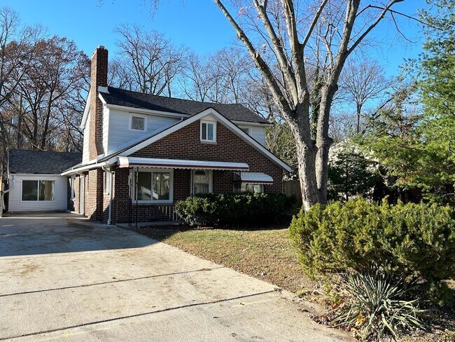 Primary Photo - 15931 Deering St