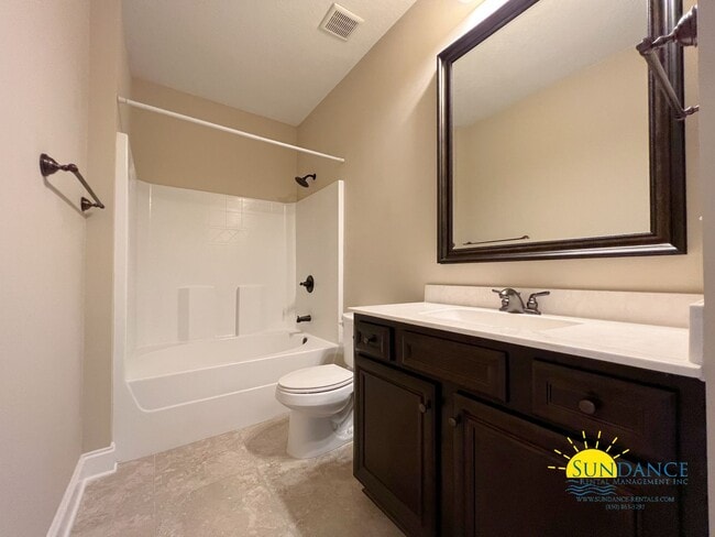 Building Photo - Gorgeous 4 Bedroom Home in FWB!