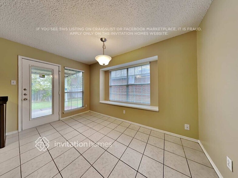 Building Photo - 2207 Bennington Dr