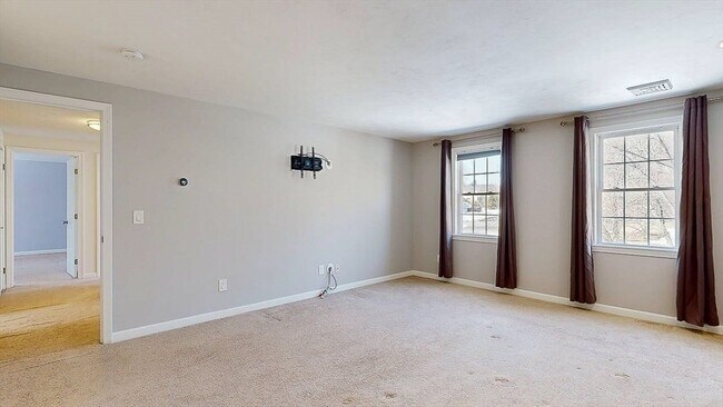 Building Photo - 12 Coldbrook Rd