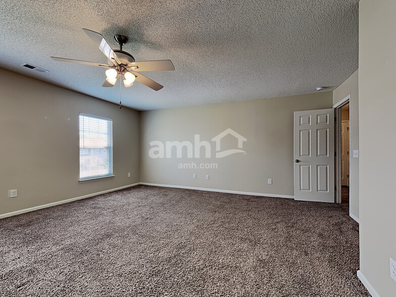 Building Photo - 105 Walton Pl