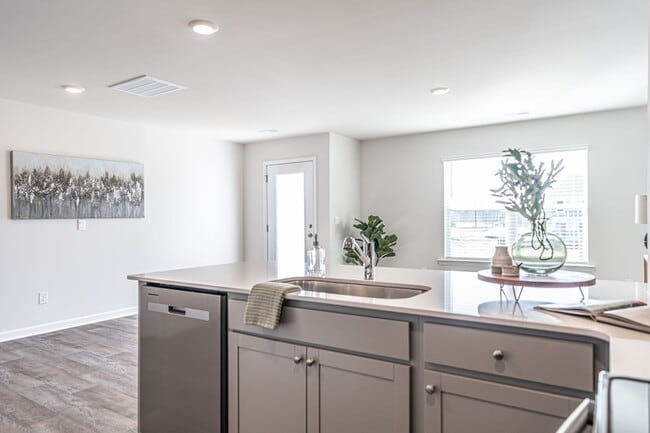 Building Photo - 207 Maddox Dr