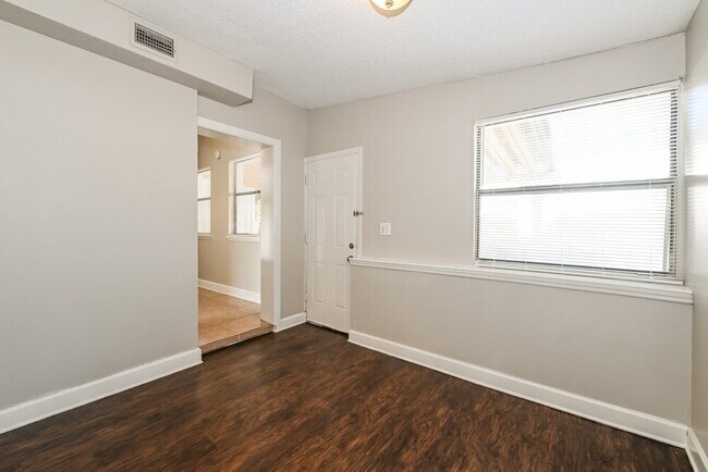 Building Photo - 2611 Lowes Pl