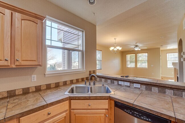 Building Photo - 2 bedroom, 2.5 bath townhome in Observatory Village
