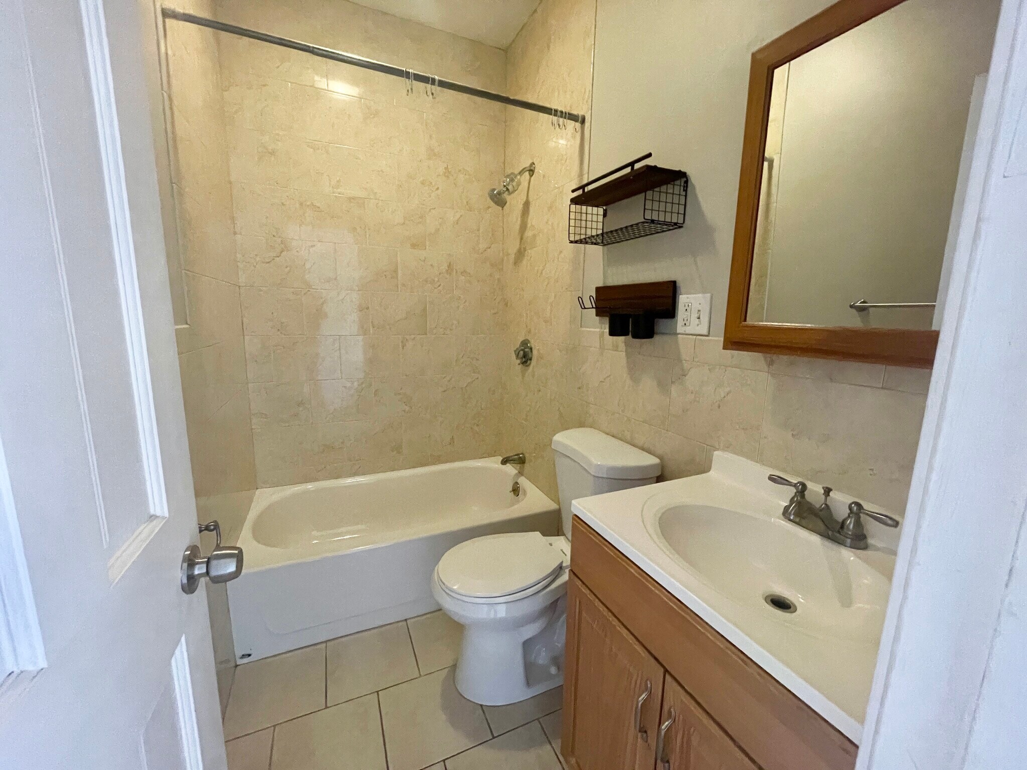 Building Photo - 148 Strathmore Rd