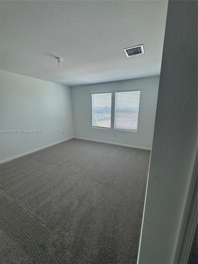 Building Photo - 5837 NW Sweetwood Dr