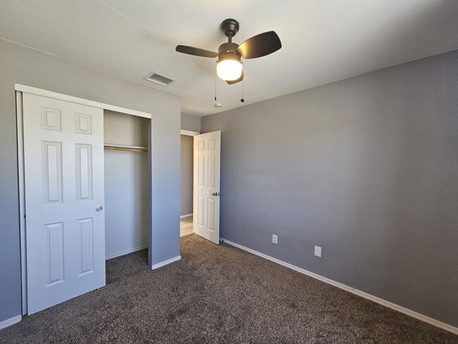 Building Photo - 5861 N Moonbrook Rd