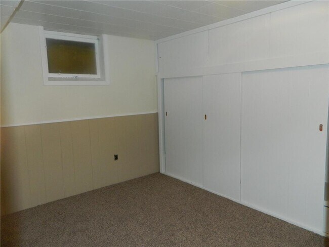 Building Photo - 209 Valley High Rd