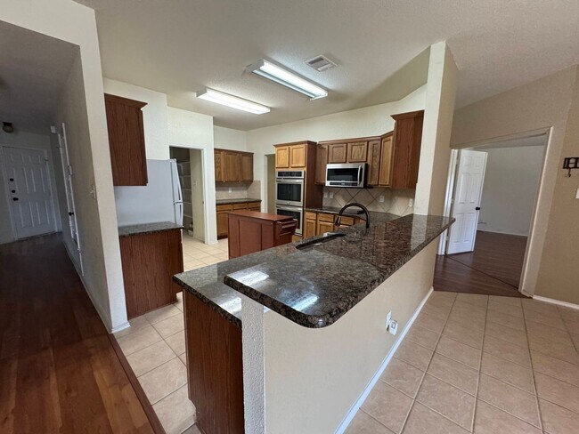 Building Photo - 204 Lottie Ln