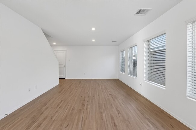 Building Photo - 7402 Clover Chase Dr