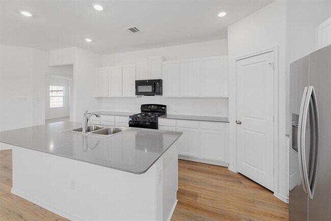 Building Photo - 627 Waterway Ave